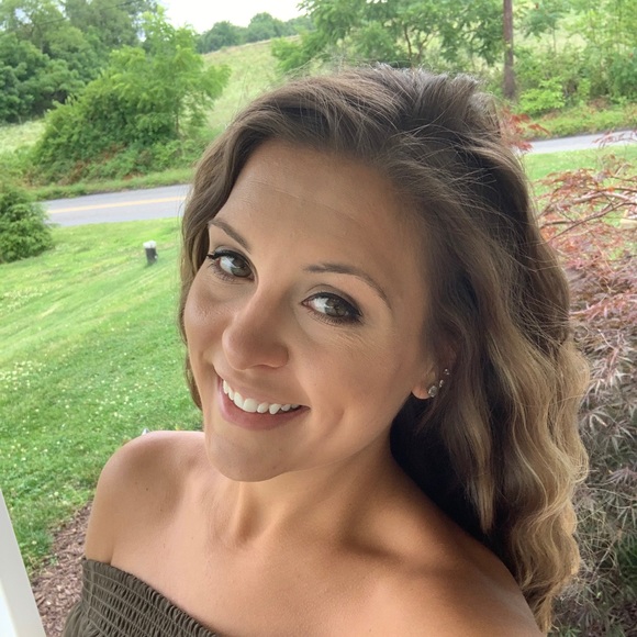 Meet your Posher, Jena - Picture 1 of 1